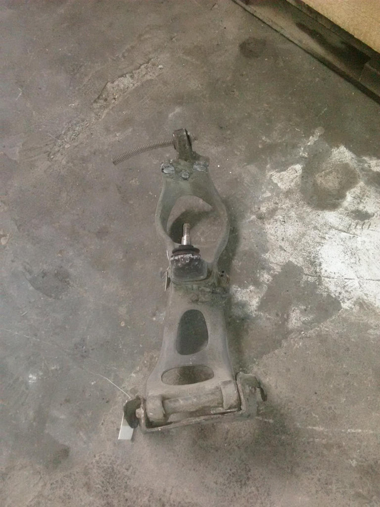 suport bascula inferioara stanga fata Peugeot 407, 1.6HDI, an 2004