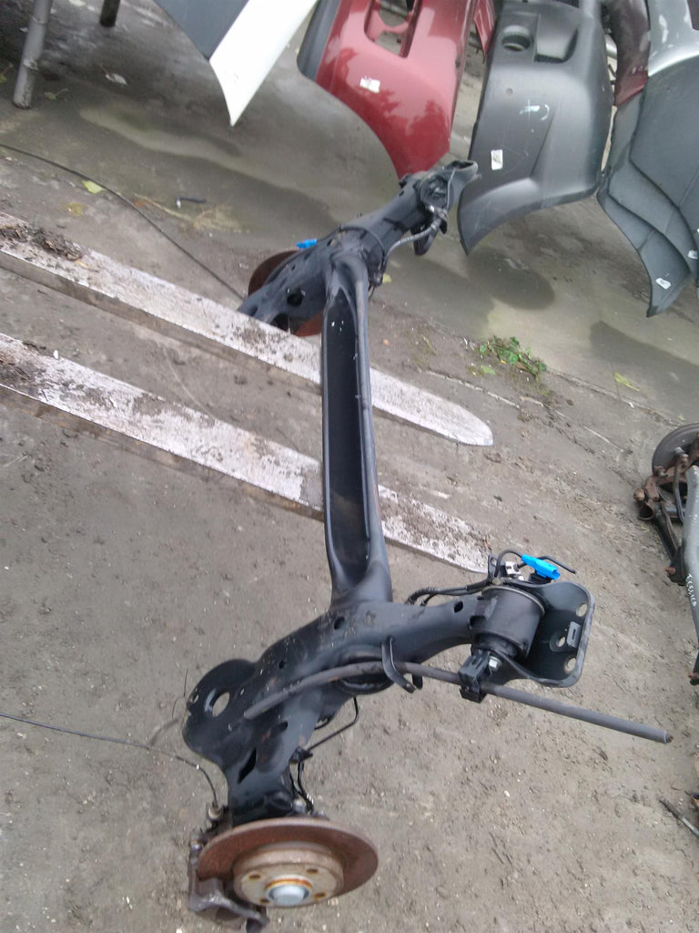 punte spate Peugeot 208 an 2015