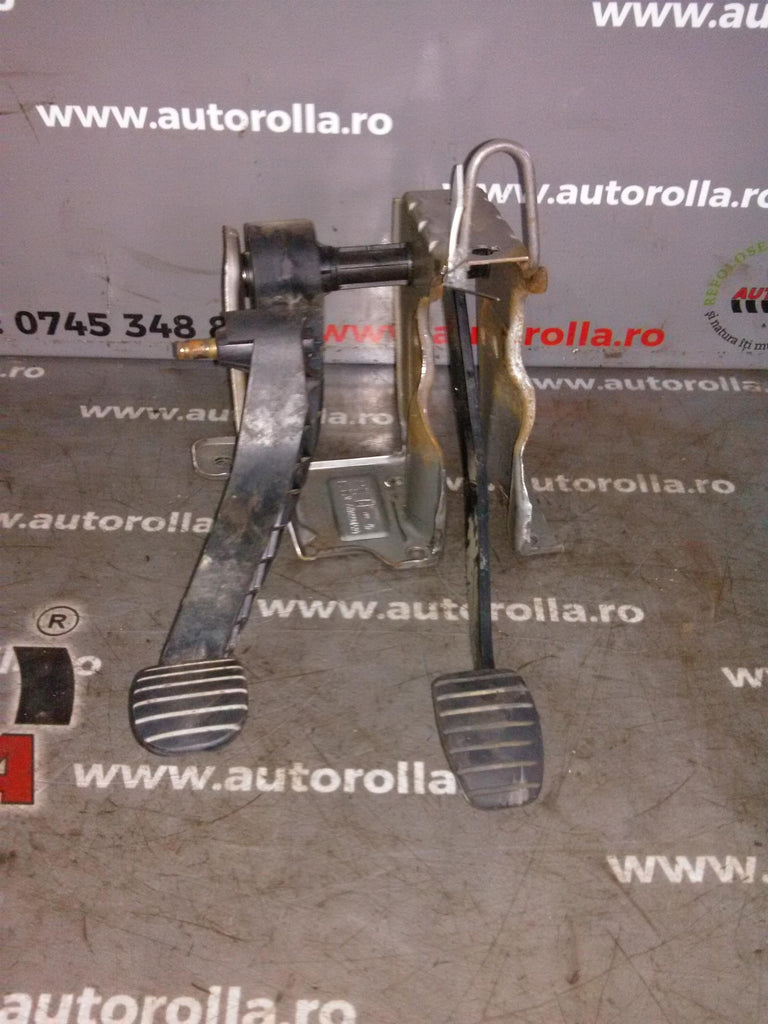 Pod pedalier Dacia Logan 1.5d an 2012