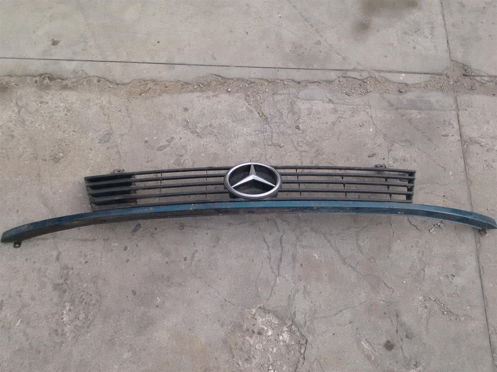 Masca fata Mercedes Vito an 2003