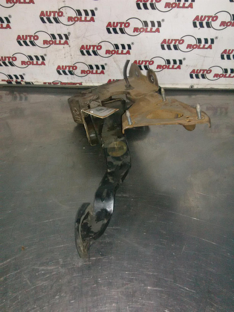 Pod pedalier Nissan Qashqai 1.5d an 2007