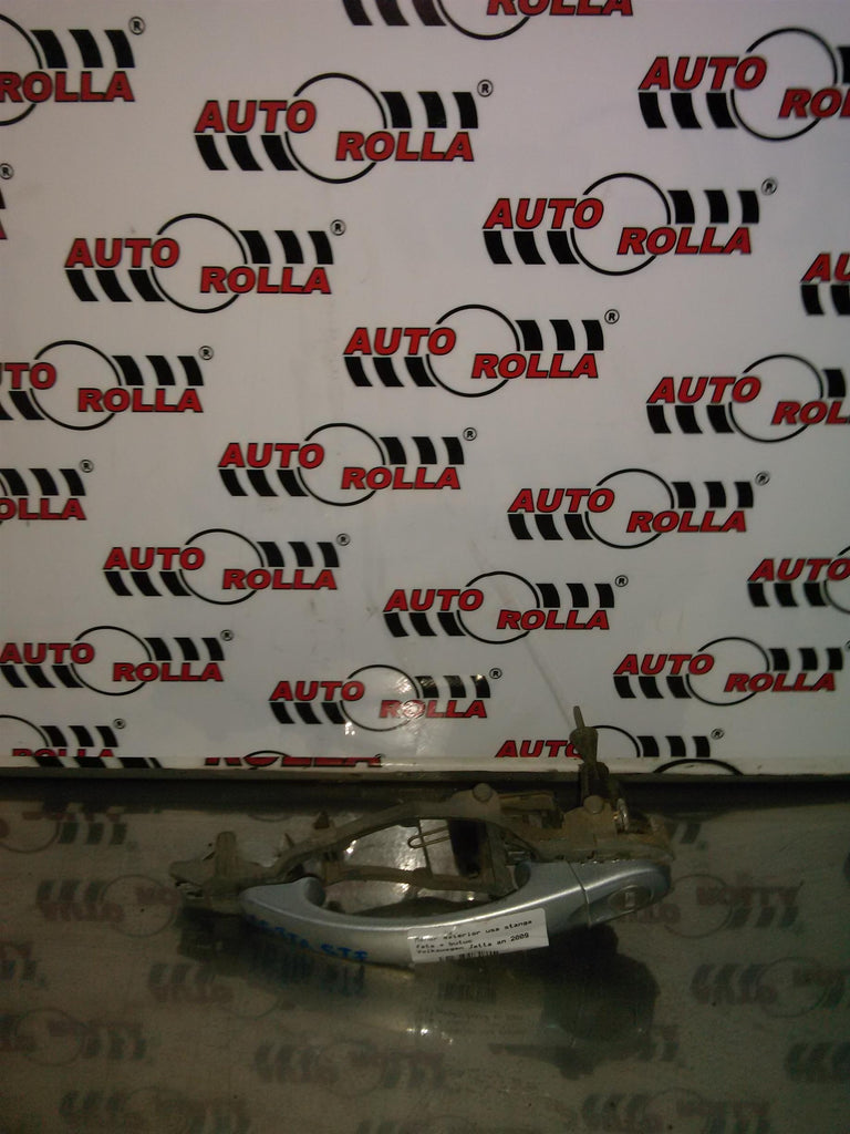 Maner exterior usa stanga fata + butuc Volkswagen Jetta an 2009