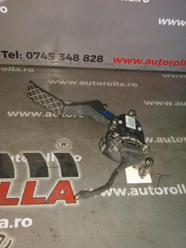 Pedala acceleratie Volkswagen T5 an 2008