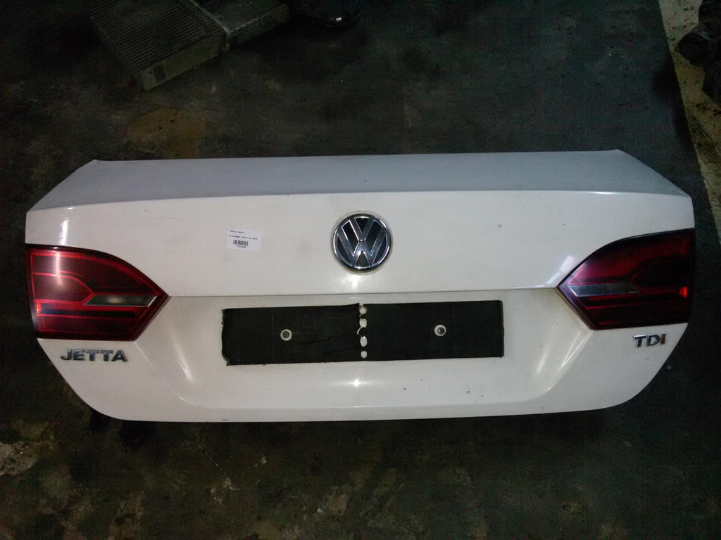 Capota spate Volkswagen Jetta an 2015
