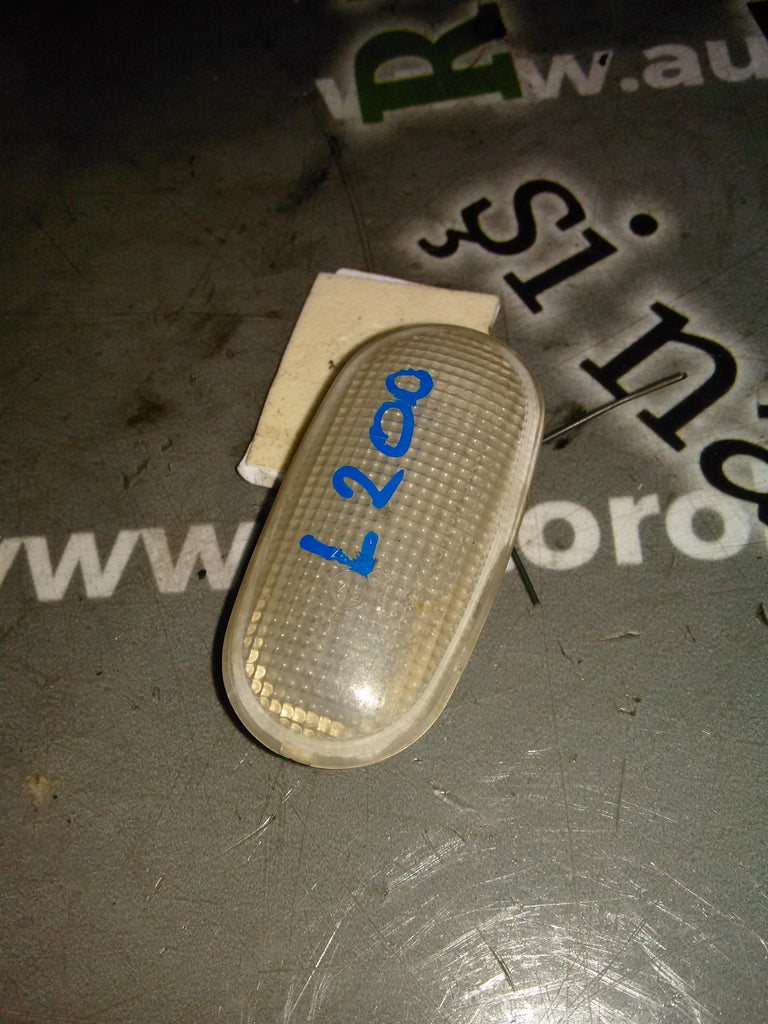 Semnalizare aripa Mitsubishi L200 2.5d an 2012