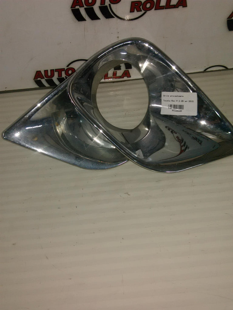 Grile proiectoare Toyota Rav 4 2.2D an 2015