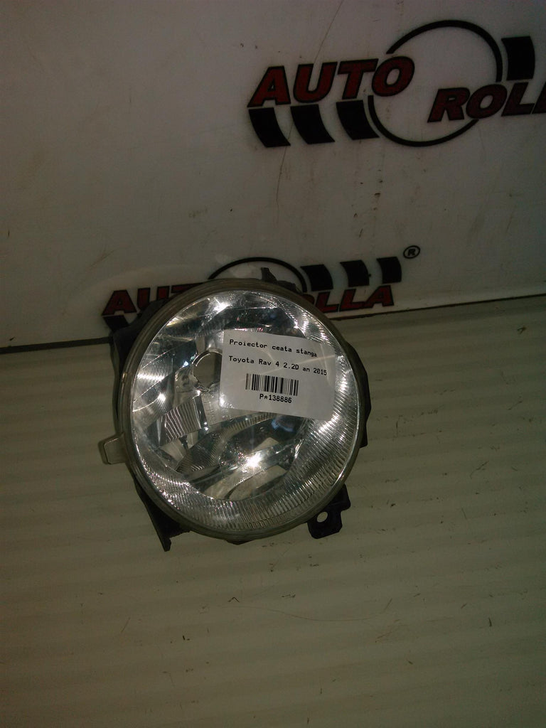Proiector ceata stanga Toyota Rav 4 2.2D an 2015
