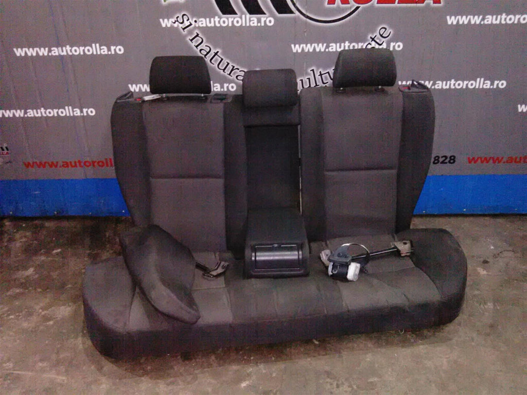 Bancheta + centuri spate Toyota Avensis 2.0 d, an 2006