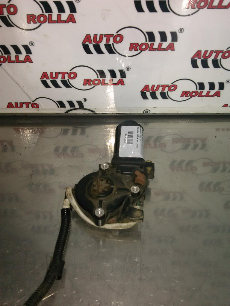 Motoras macara geam dreapta spate Toyota Hilux an 1993