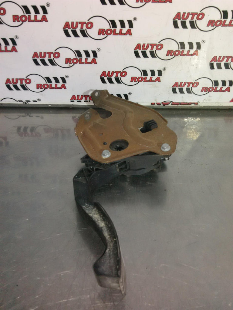 Pedala acceleratie Dacia Logan MCV 1.2S an 2015