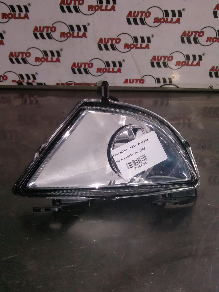 Proiector ceata dreapta Ford Fiesta an 2002