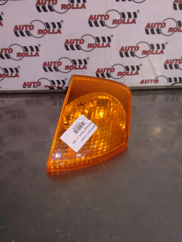 Semnalizare dreapta Volkswagen Passat an 1996