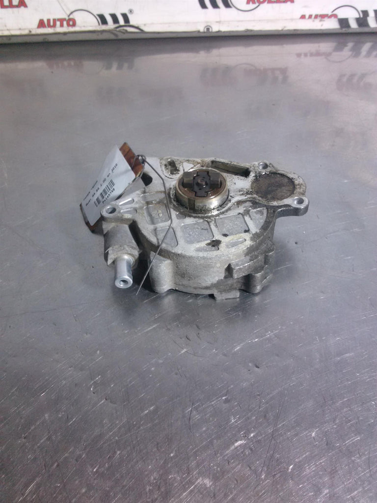Pompa vacum Audi A4 B8 2.0D an 2010