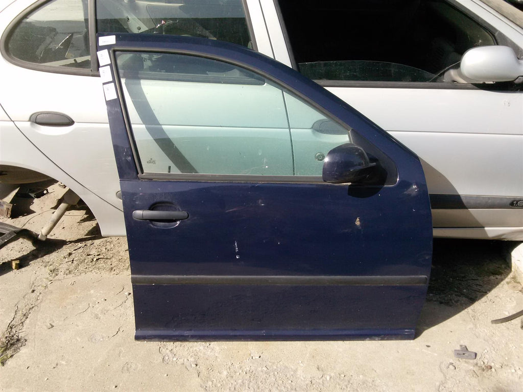 Oglinda dreapta fata Volkswagen Golf 4 an 2003( break)