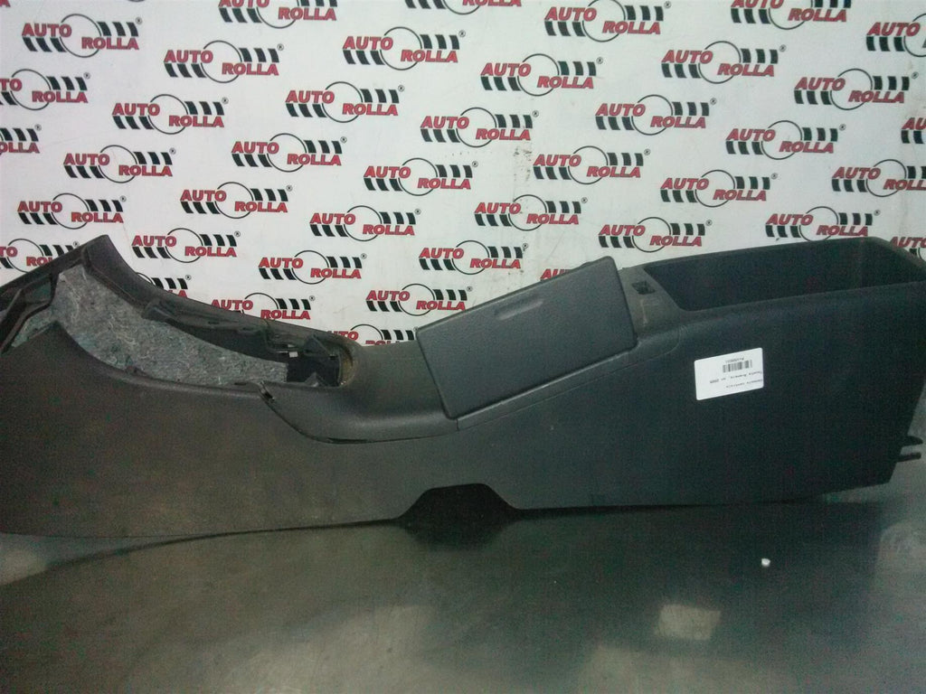 Consola centrala Toyota Avensis, an 2005