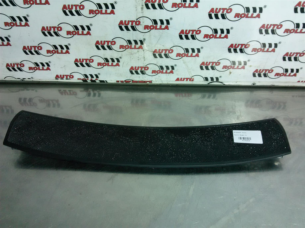 Ornament boxa Tesla Model S