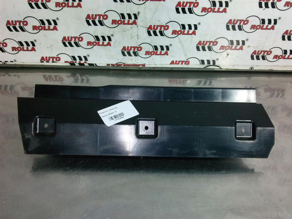 Plastic interior Tesla Model S