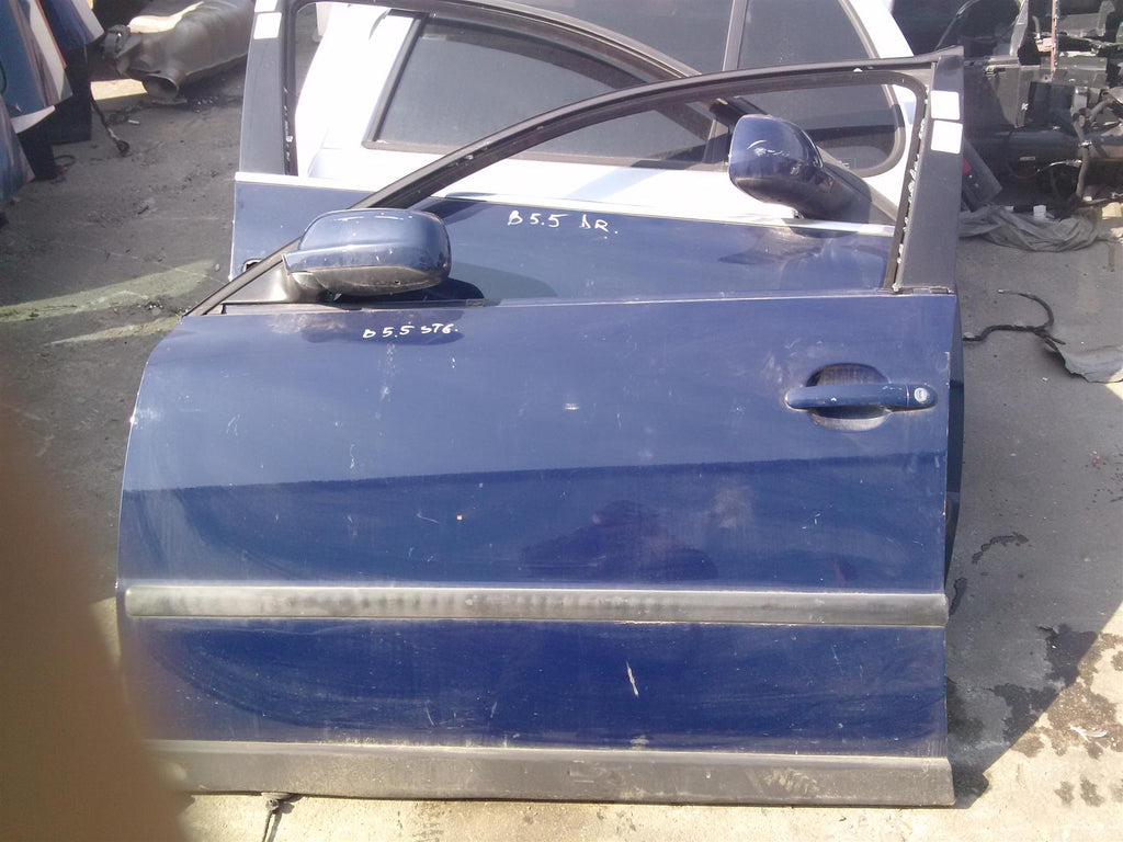 Oglinda stanga fata Volkswagen Passat B5 break, an 2003