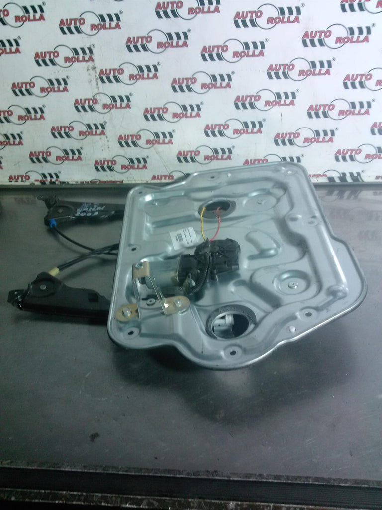 Macara +motoras dreapta fata Nissan Qashqai , an 2008.
