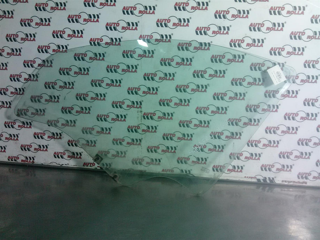 Geam usa stanga fata Dacia Sandero 1.5 dci, an 2016, euro 6.