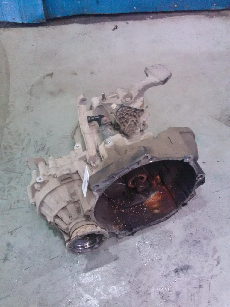 Cutie viteze Volkswagen Golf 6, 1.6 tdi, 2011 CAY