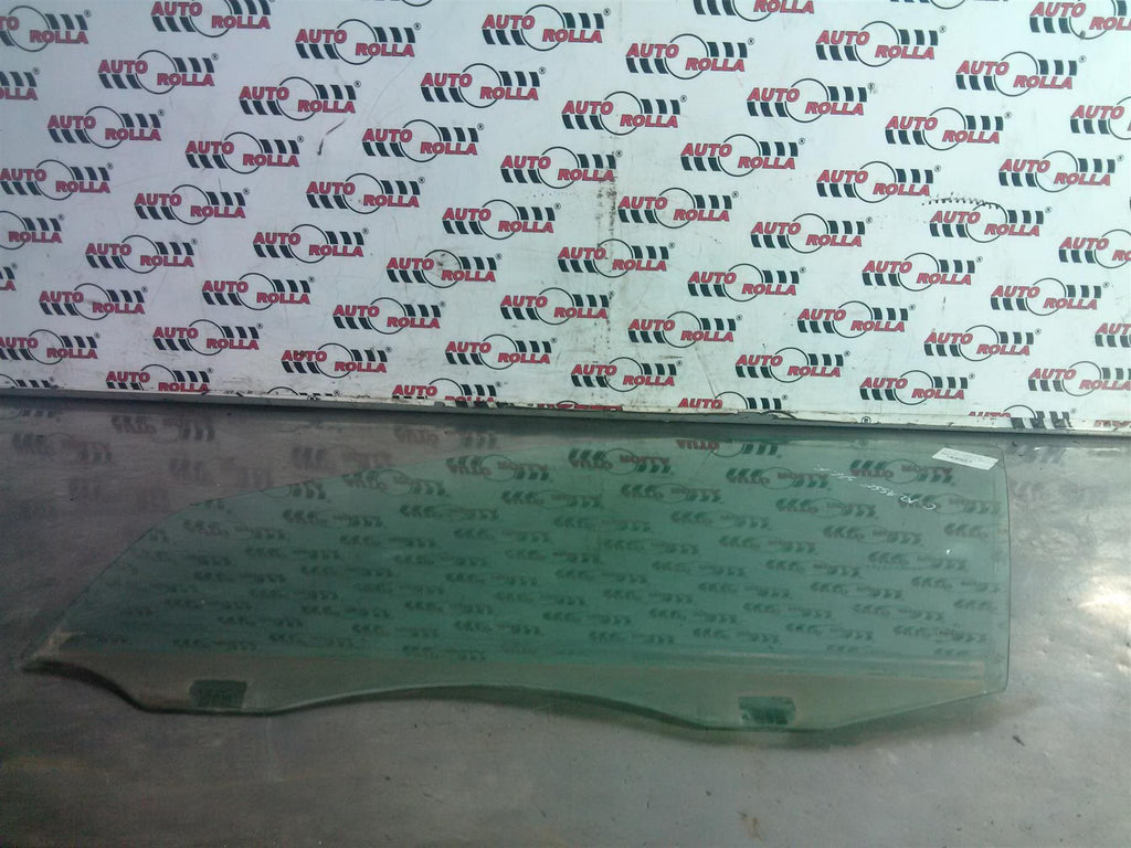 Geam usa stanga fata Mercedes c class w 204 an 2009