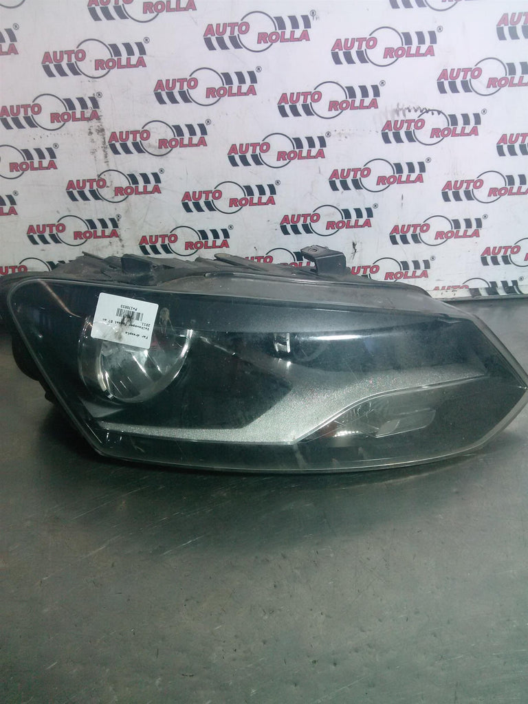 Far dreapta Volkswagen Passat B7 an 2011.