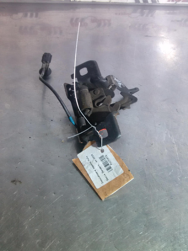 Incuietoare capota fata Dacia Sandero, an 2014