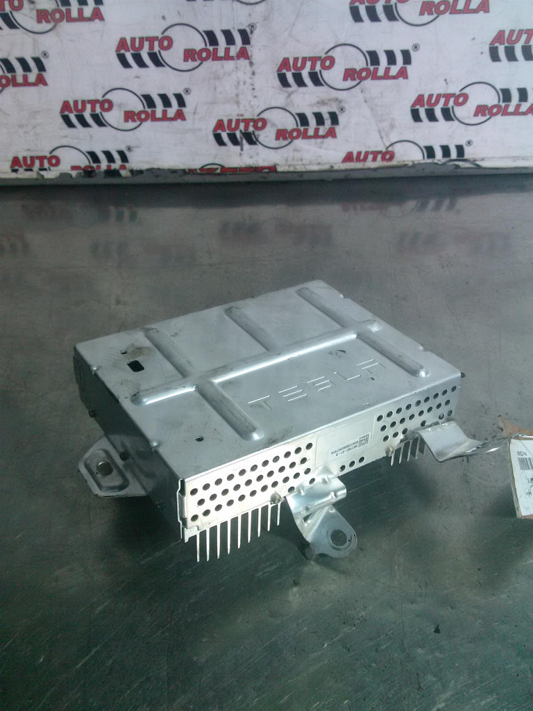 Amplificator audio Tesla Model Y
