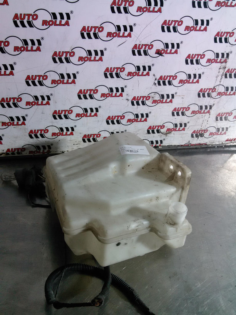 Vas spalator Volkswagen Polo, an 2012.