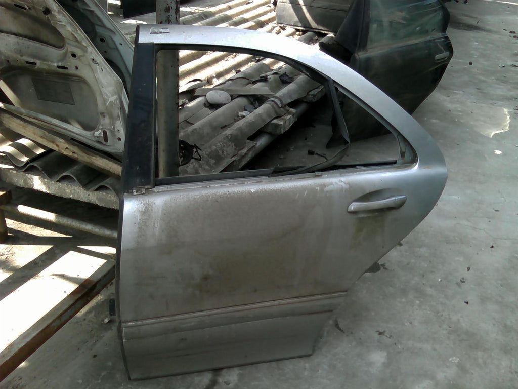 usa stanga spate Mercedes Sclass W220
