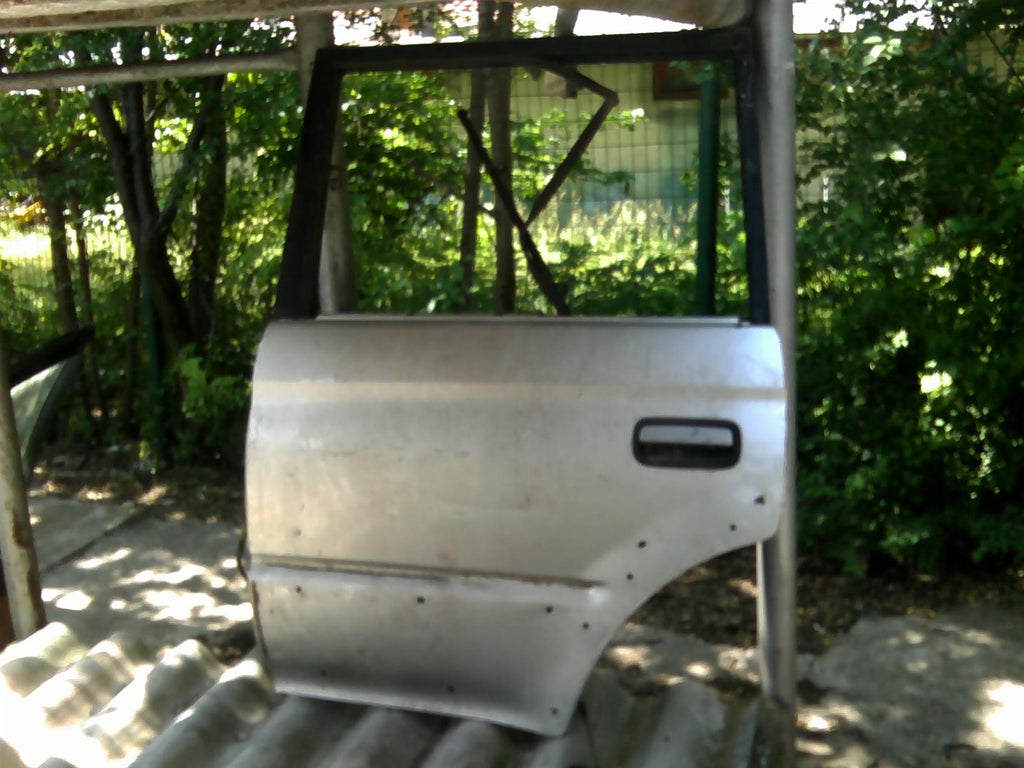 usa stanga spate goala Toyota Land Cruiser 2