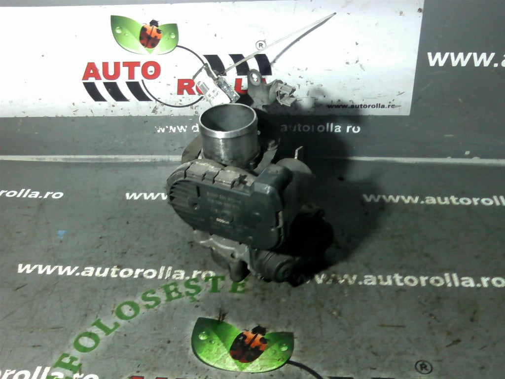 clapeta acceleratie Opel Vivaro 2.0D, an 2008