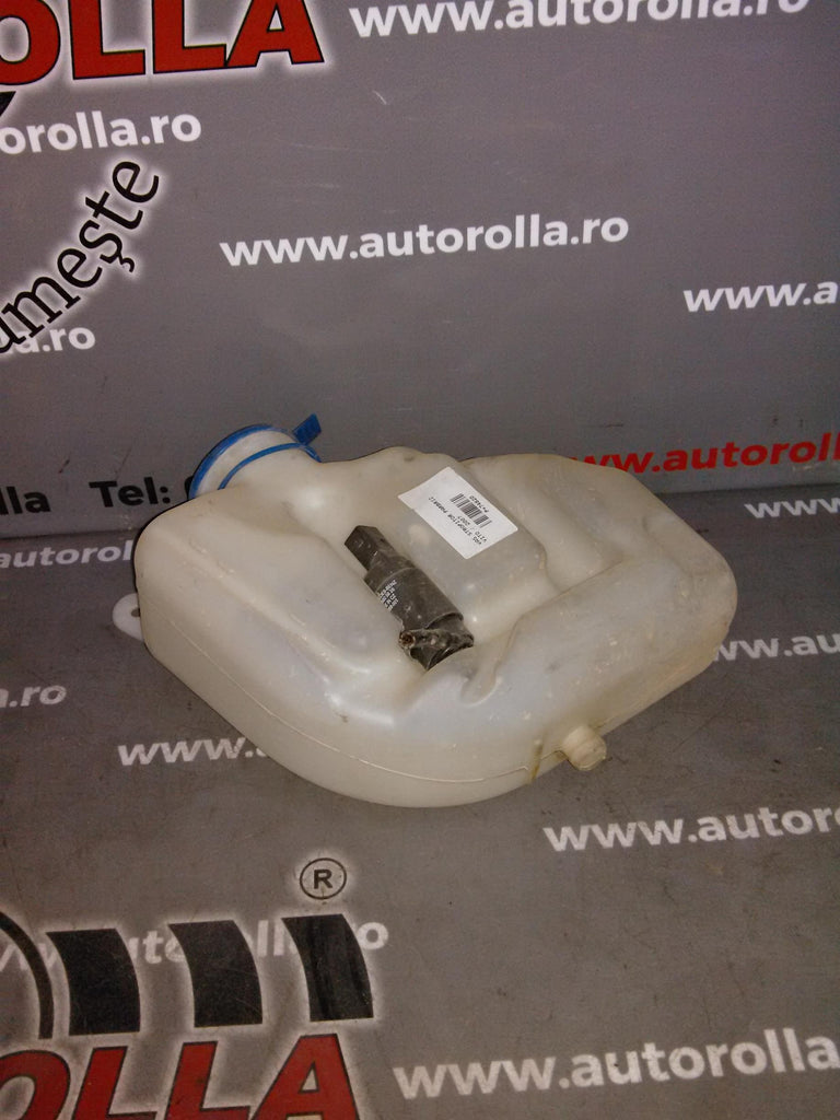 vas stropitor parbriz Mercedes Vito, an 2007