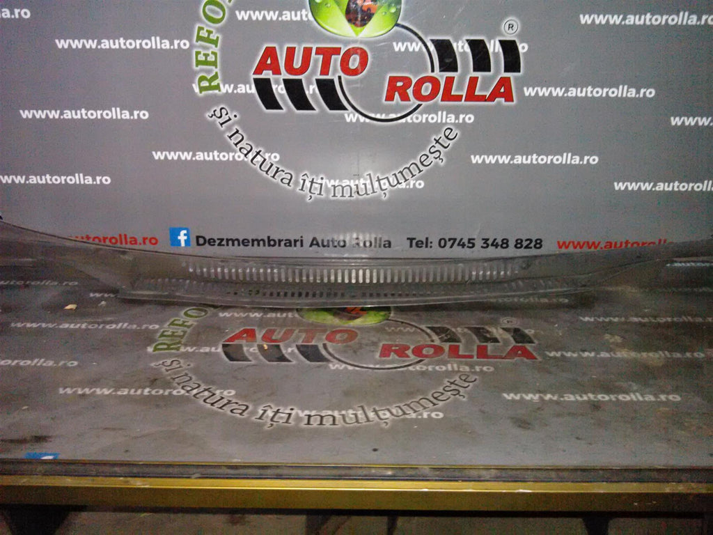 grila parbriz Volkswagen Touran, an 2006