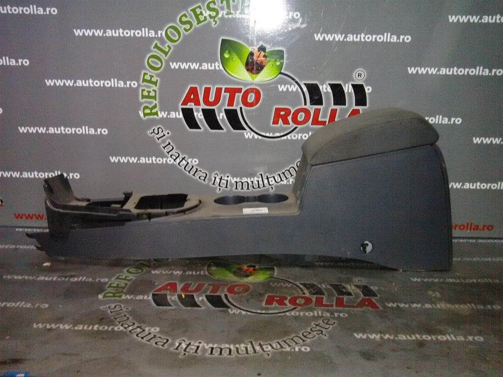 consola intre scaune Volkswagen Touran, an 2006