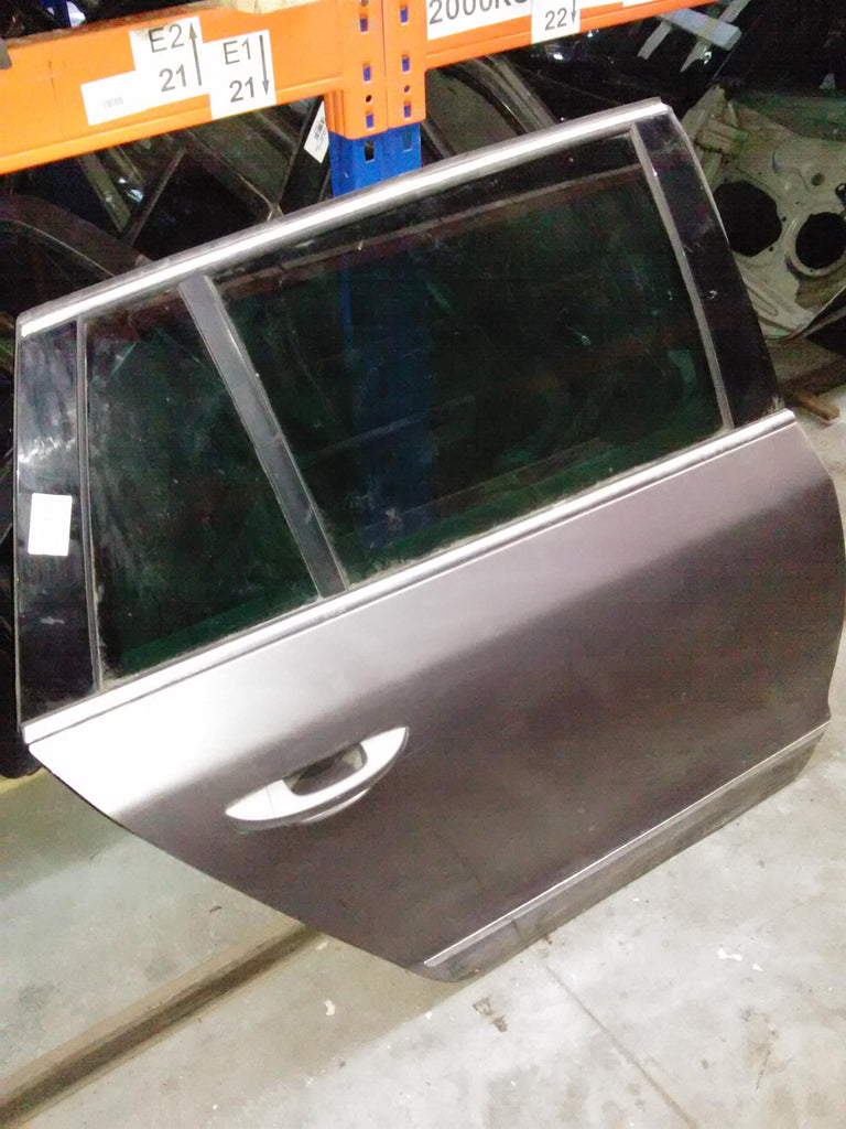 usa dreapta spate completa combi Skoda Superb combi, an 2011