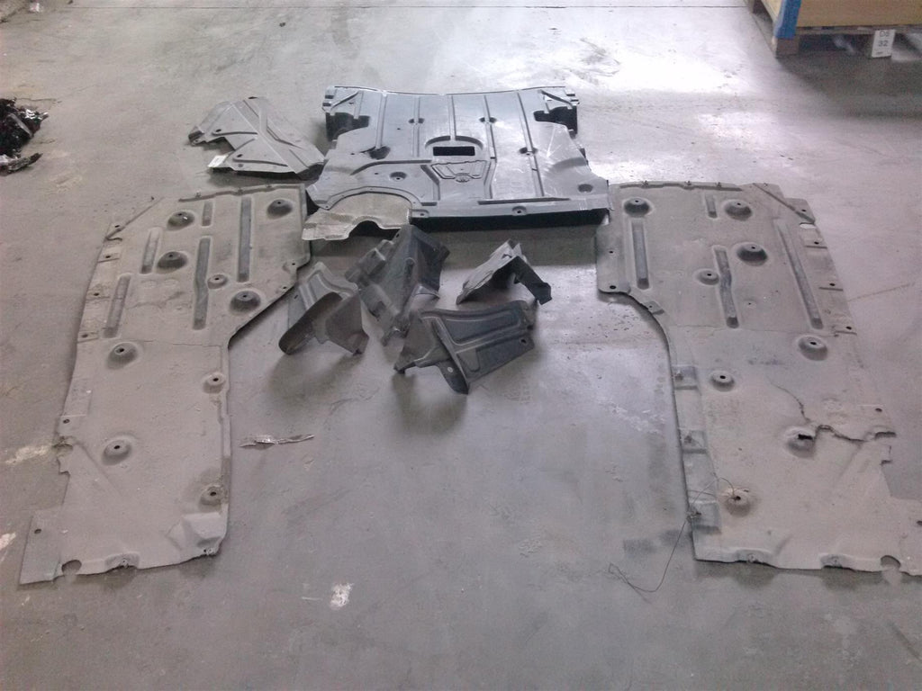 set scuturi podea BMW E93, an 2009