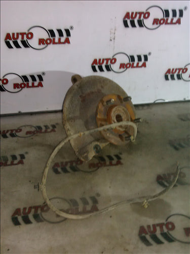 fuzeta dreapta fata Mitsubishi Outlander 2.0S, an 2006