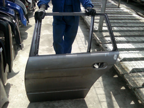 usa stanga spate goala break BMW E39