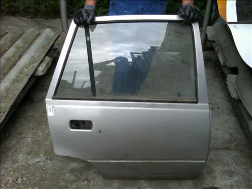 usa stanga spate si geam si macara Volkswagen Touareg