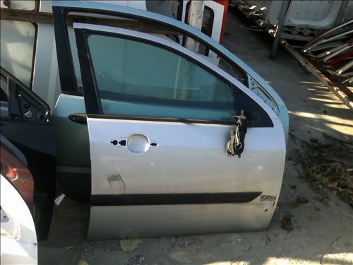 usa dreapta fata completa lovita Ford Focus 1 an 2002