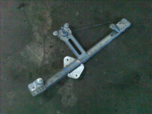 macara mecanica usa dreapta fata Dacia Logan an 2008