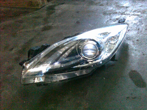 far stanga Mazda 3 an 2013