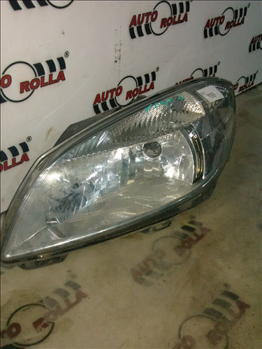 far stanga Skoda Fabia 2