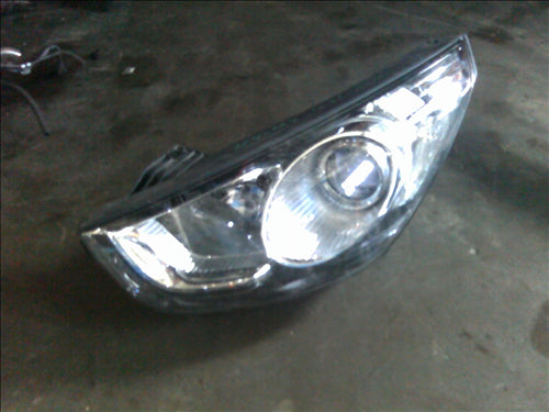 far stanga Hyundai IX35 an 2010