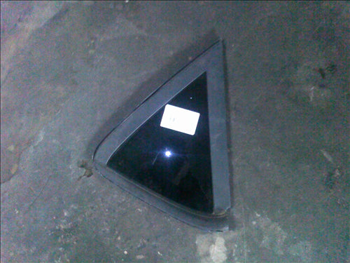 Geam coltar caroserie dreapta spate Ford Fiesta an 2010