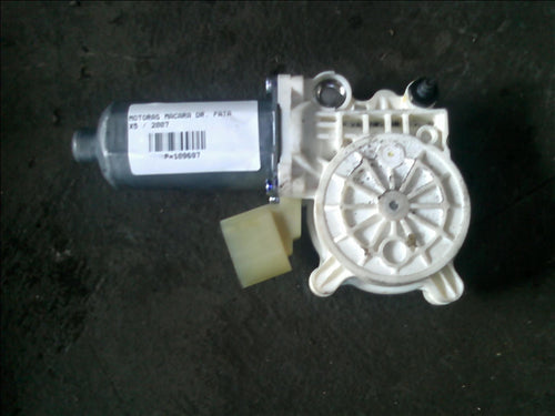 motoras macara dreapta fata BMW X5 E70 an 2007