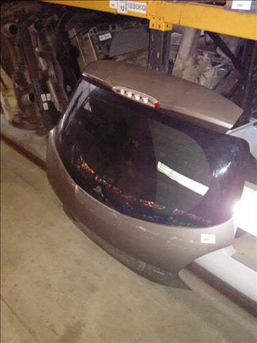 haion lovit si luneta si motoras Peugeot 208 an 2015