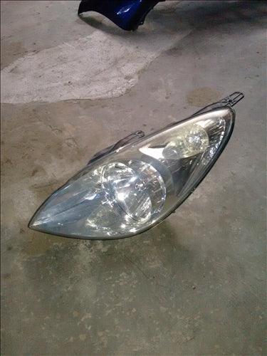 far stanga Hyundai I20 an 2010